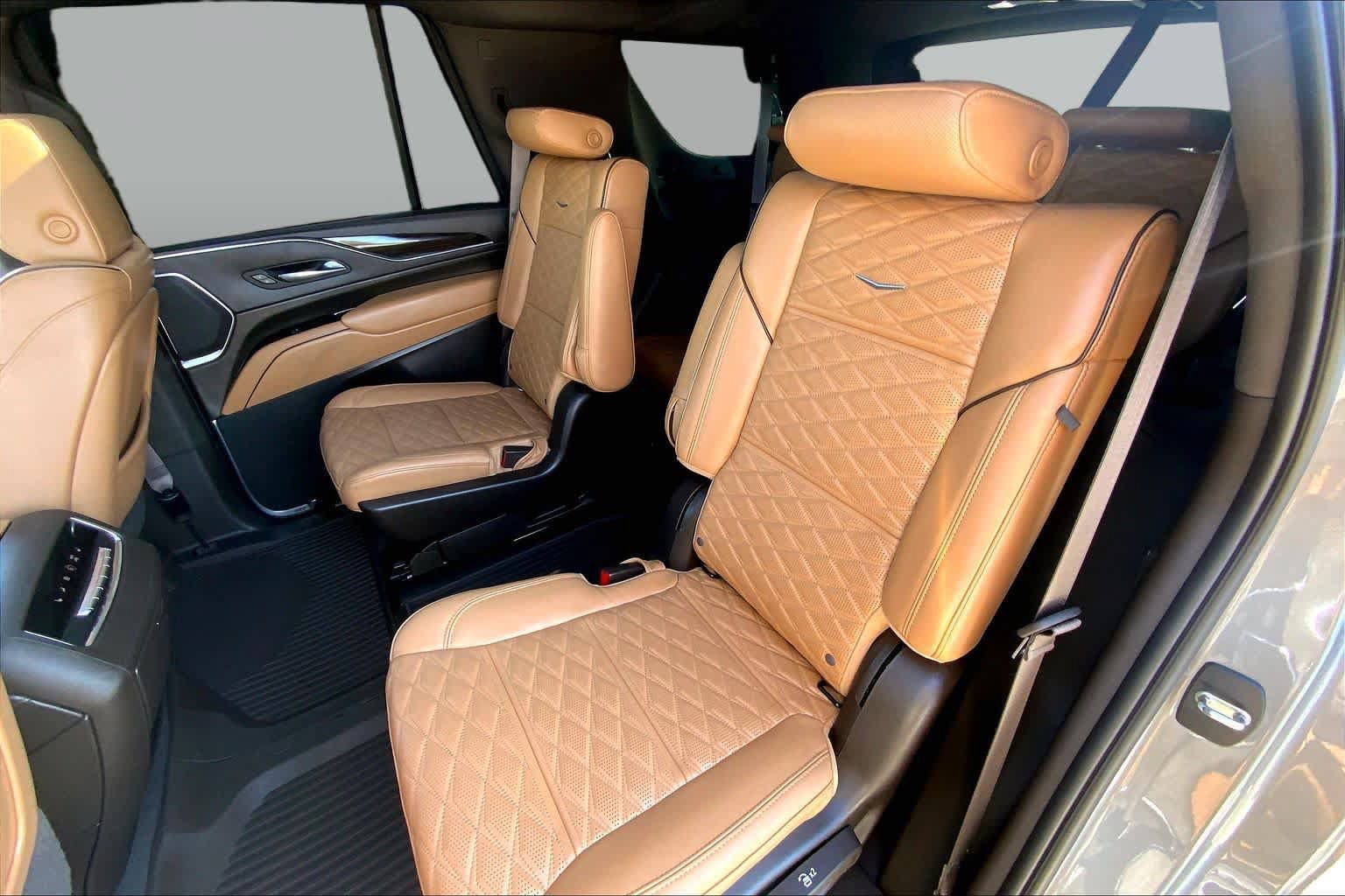 Used 2021 Cadillac Escalade Premium Luxury w/ Driver Assist Tech Package AWD/4WD image 20