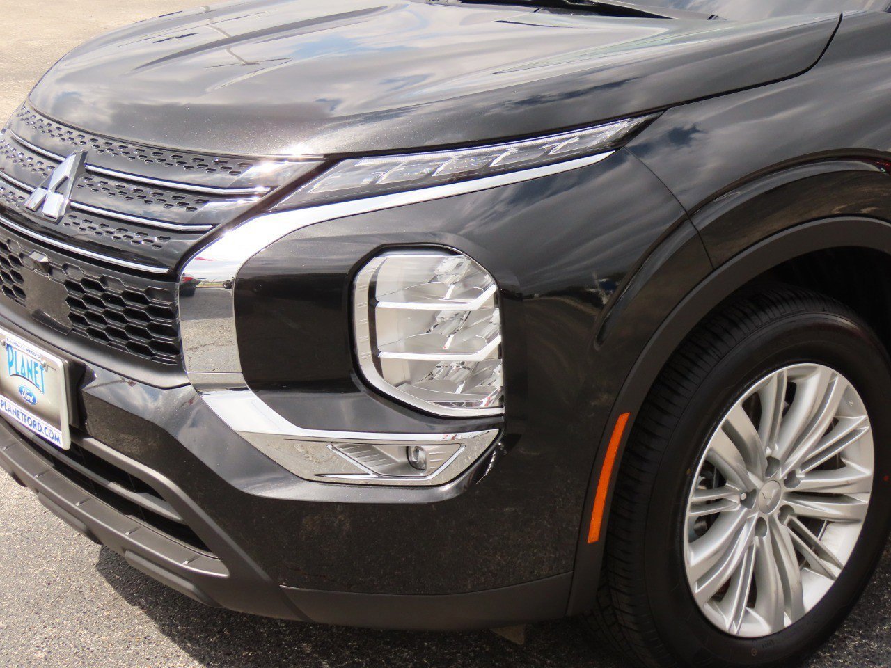 Used 2024 Mitsubishi Outlander ES image 9