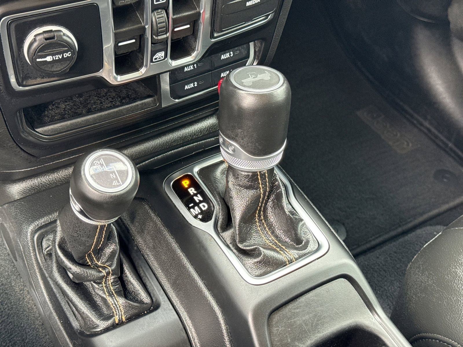 Used 2022 Jeep Wrangler Unlimited Sahara AWD/4WD image 35