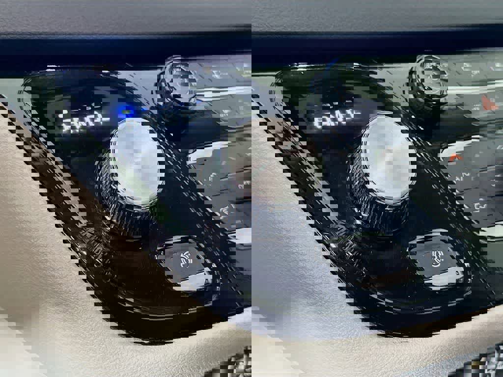 Used 2024 Chrysler Pacifica Touring-L image 22