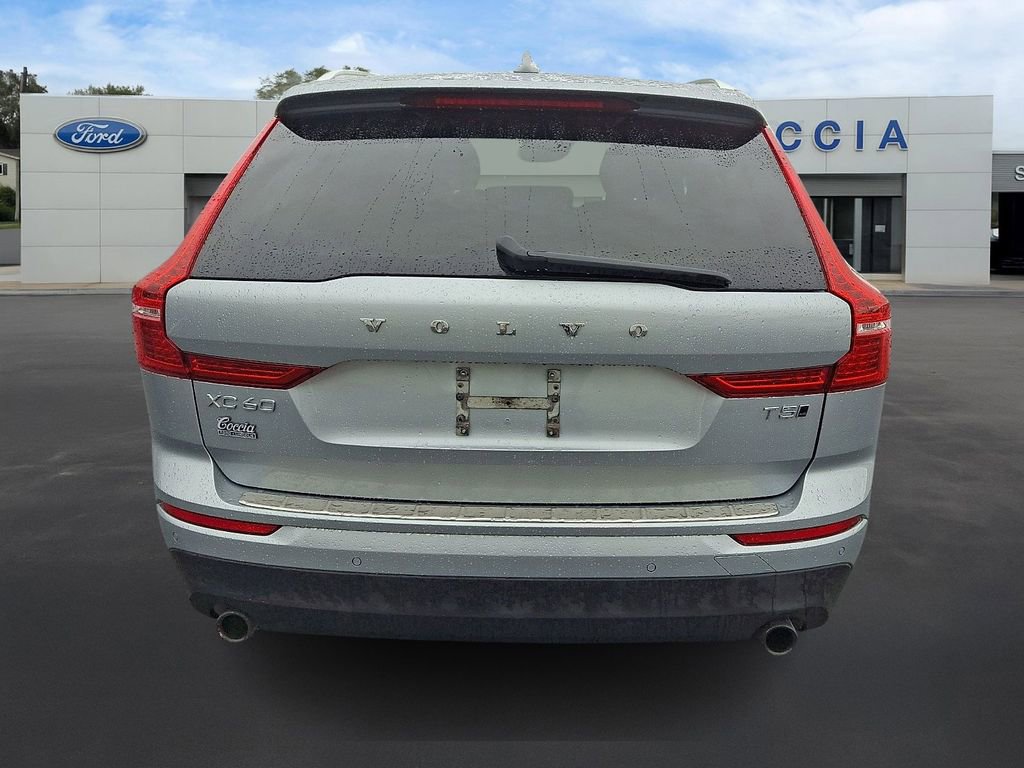 Used 2018 Volvo XC60 T5 Momentum w/ Vision Package AWD/4WD image 5