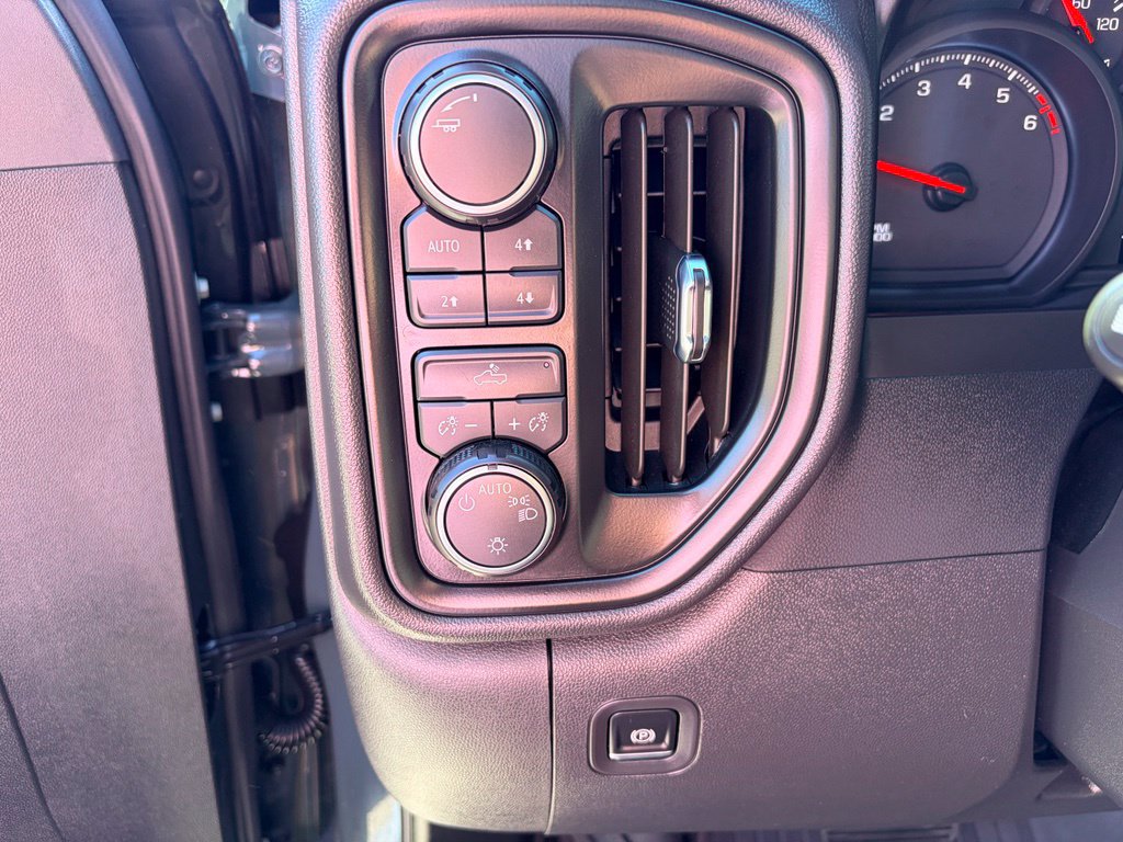 Used 2026 Chevrolet Silverado 1500 Custom Trail Boss w/ LPO, Dark Essentials Package AWD/4WD image 19