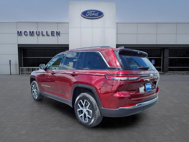 Used 2023 Jeep Grand Cherokee Limited w/ Luxury Tech Group II AWD/4WD image 3
