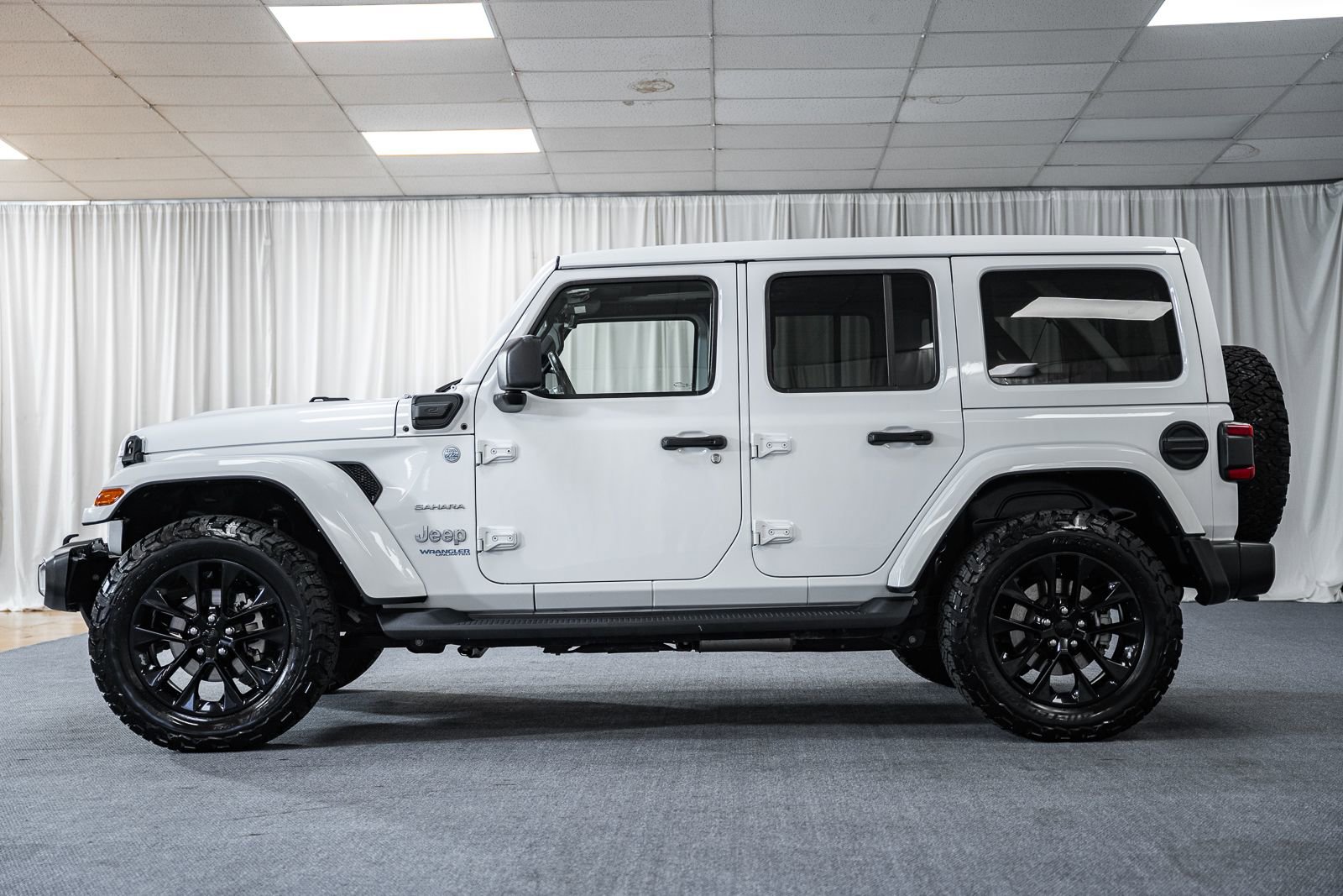 Used 2021 Jeep Wrangler Unlimited Sahara 4xe w/ Cold Weather Group image 5