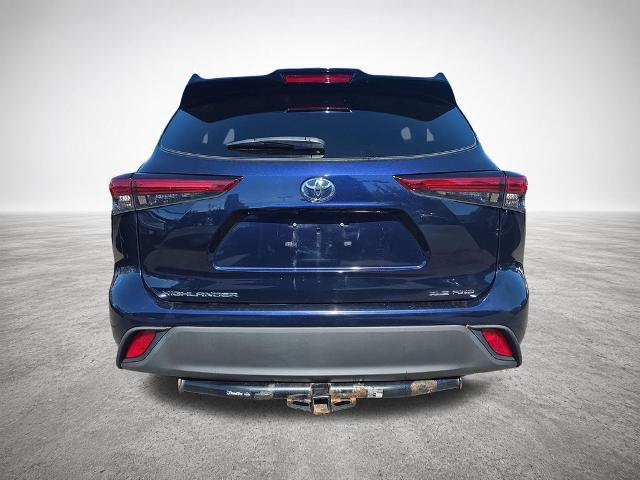 Used 2021 Toyota Highlander XLE AWD/4WD image 7