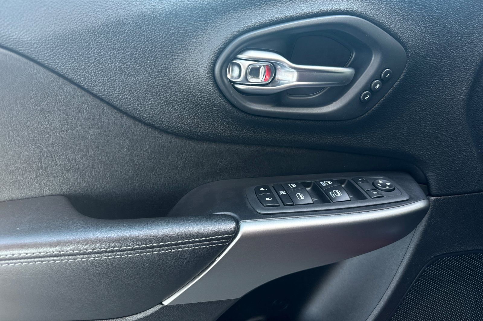 Used 2020 Jeep Cherokee High Altitude image 11