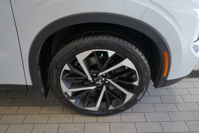Used 2022 Mitsubishi Outlander SE AWD/4WD image 16