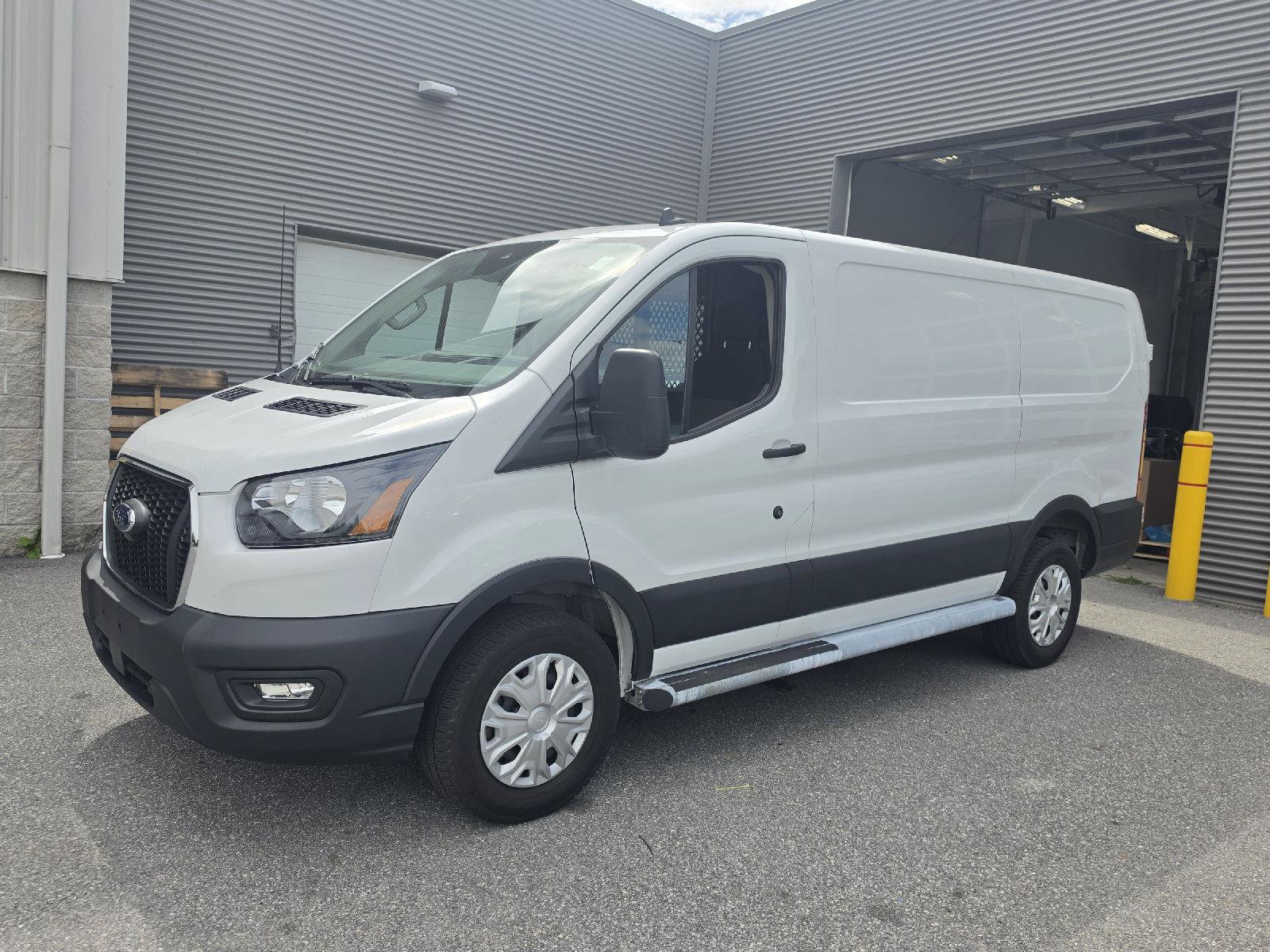 Certified 2025 Ford Transit 250 Low Roof w/ Exterior Upgrade Package RWD image 7