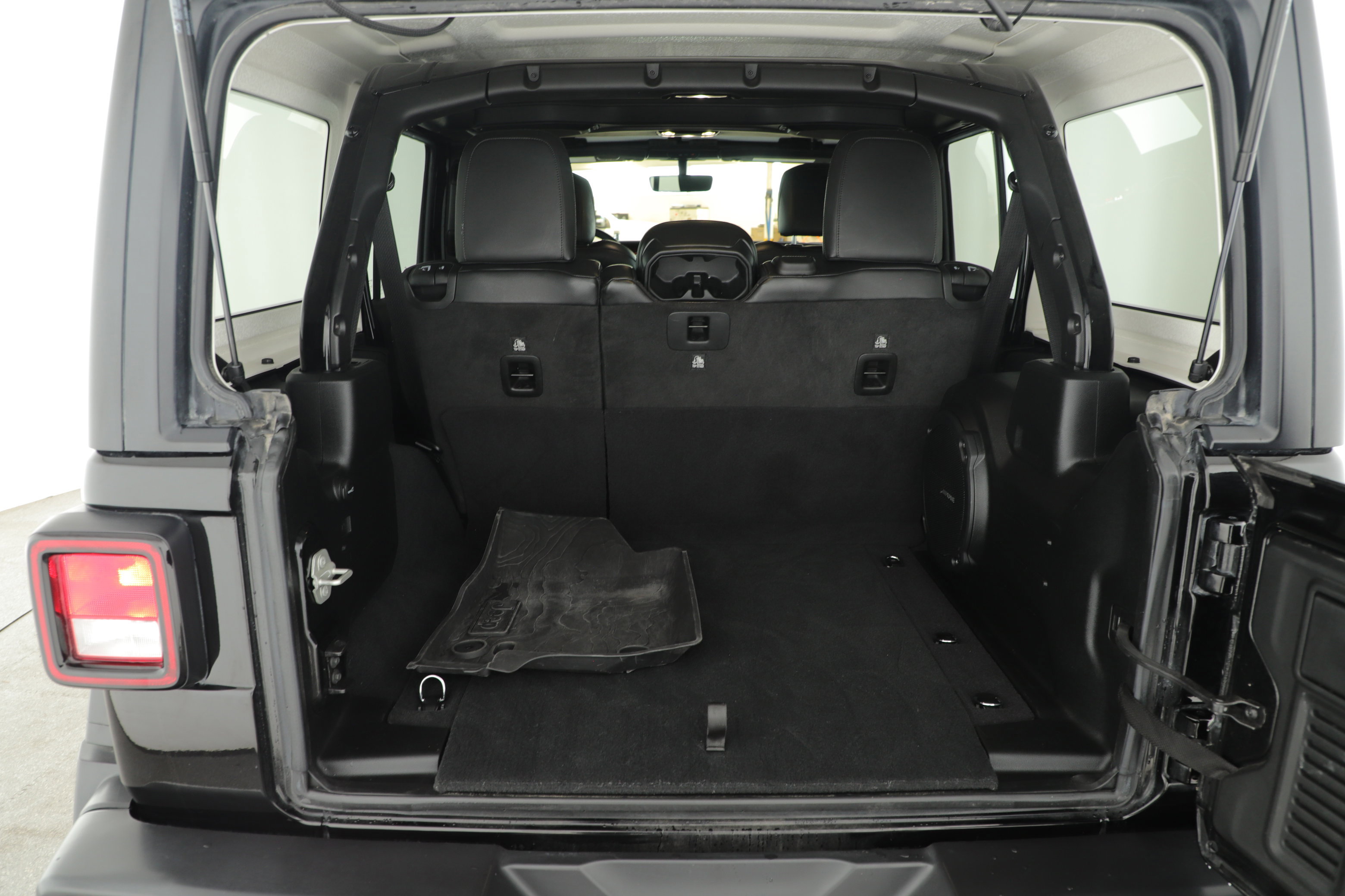 Used 2023 Jeep Wrangler Unlimited Rubicon w/ Cold Weather Group image 6