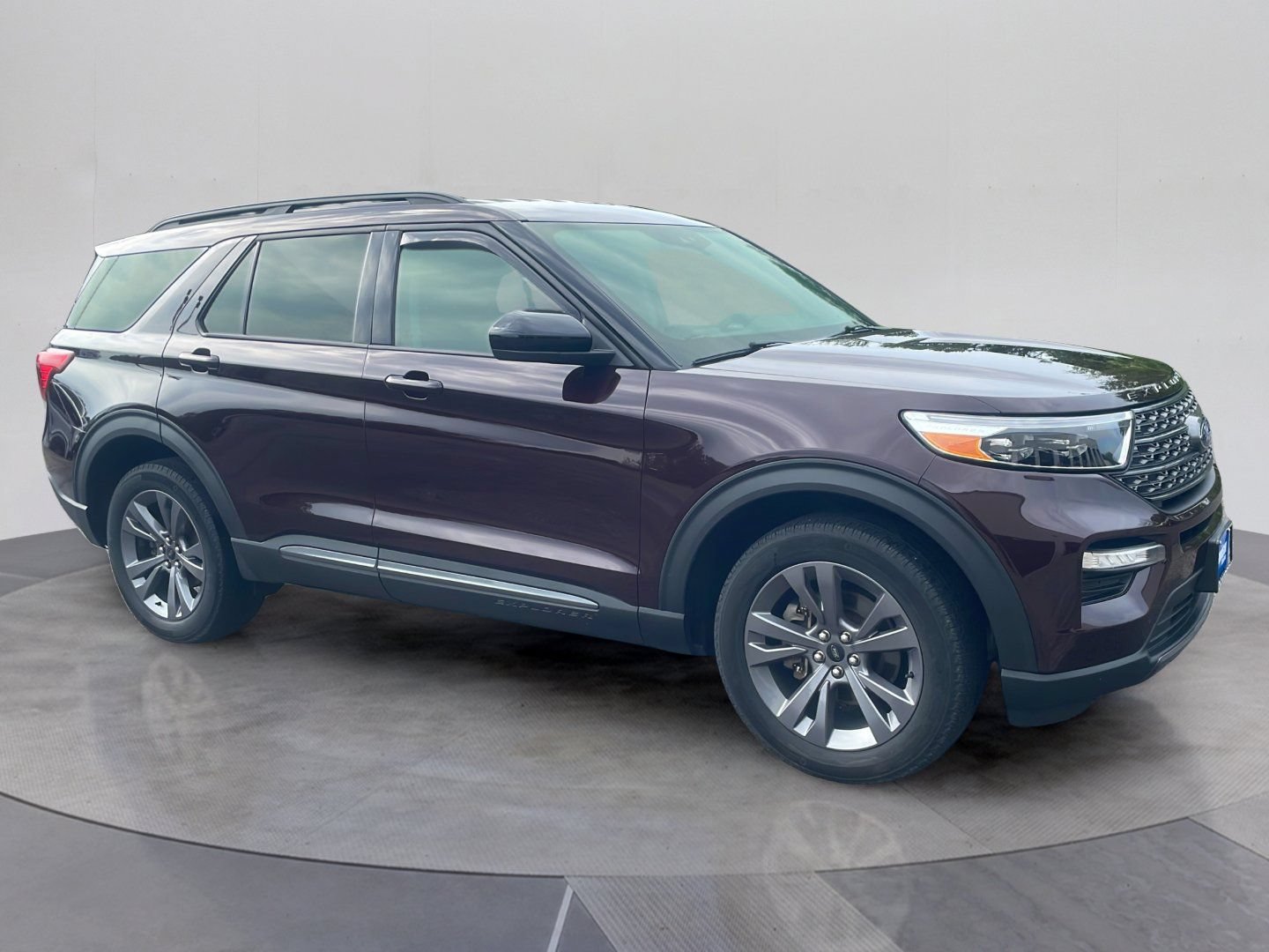 Certified 2023 Ford Explorer XLT w/ Equipment Group 202A AWD/4WD image 9