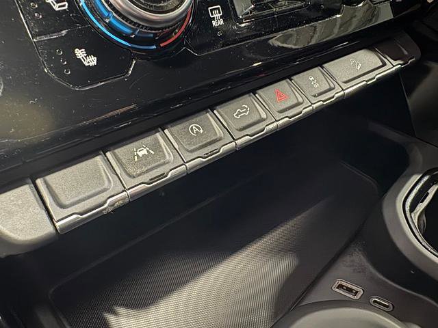 Used 2022 GMC Sierra 1500 AT4 AWD/4WD image 14