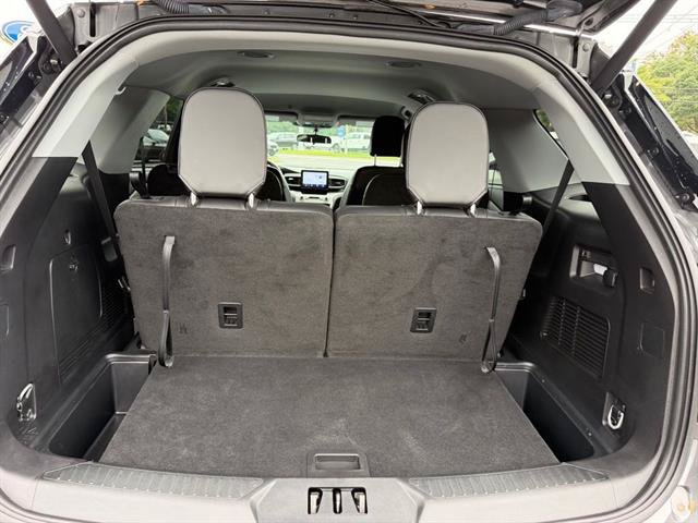 Certified 2023 Ford Explorer XLT w/ Equipment Group 202A AWD/4WD image 4