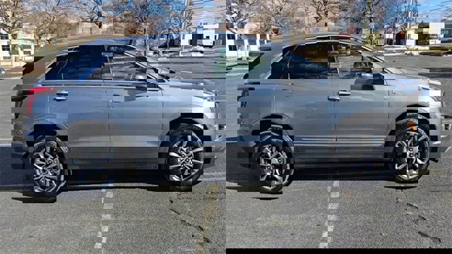 Used 2021 Cadillac XT5 Premium Luxury image 2