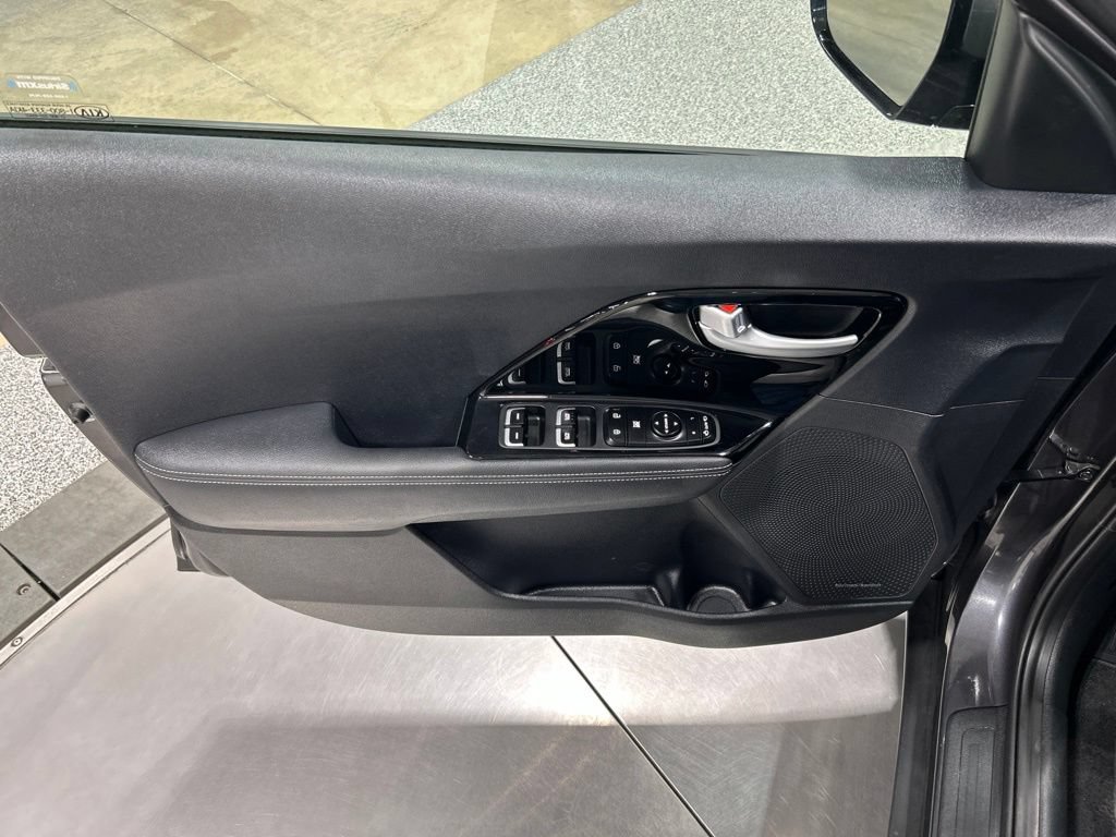 Used 2018 Kia Niro EX w/ EX Touring Graphite Edition FWD image 14