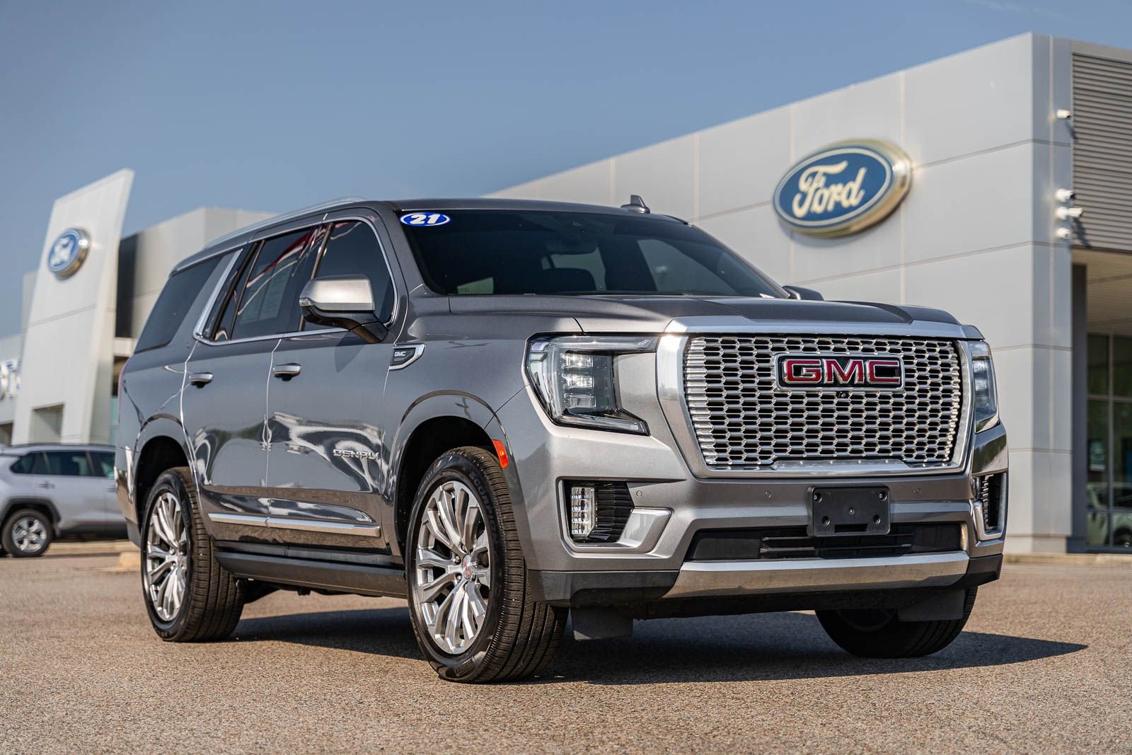 Used 2021 GMC Yukon Denali w/ Denali Premium Package RWD image 1