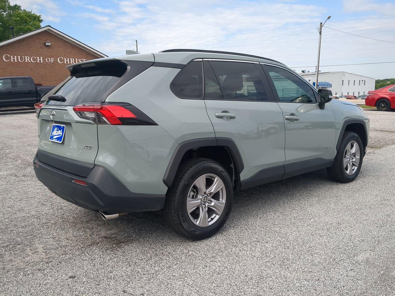 Used 2022 Toyota RAV4 XLE FWD image 3