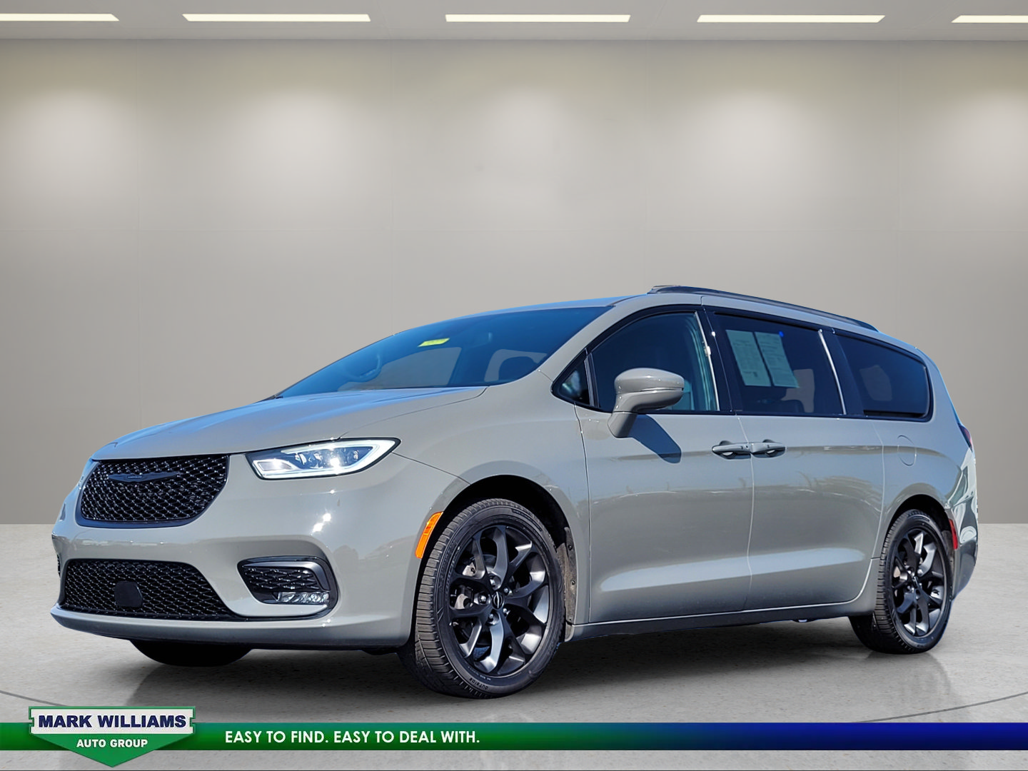 Used 2021 Chrysler Pacifica Touring w/ S Appearance Package FWD image 8