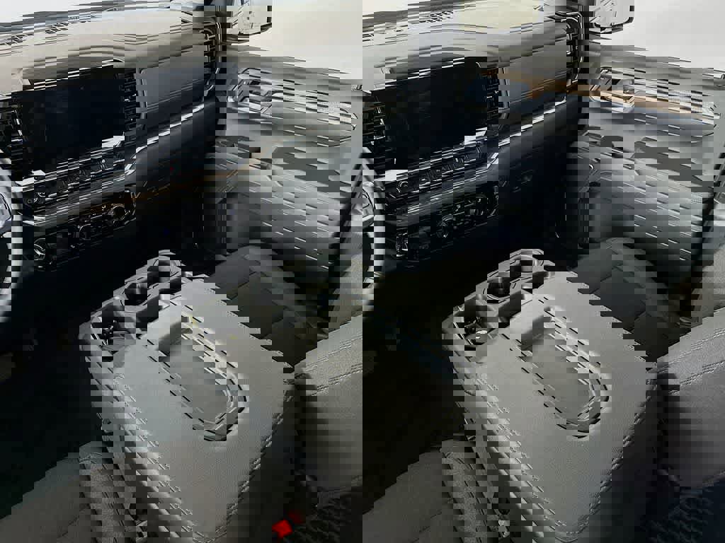 Used 2025 Chevrolet Silverado 1500 LT image 11