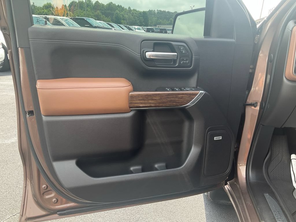 Used 2019 Chevrolet Silverado 1500 High Country w/ Technology Package AWD/4WD image 17