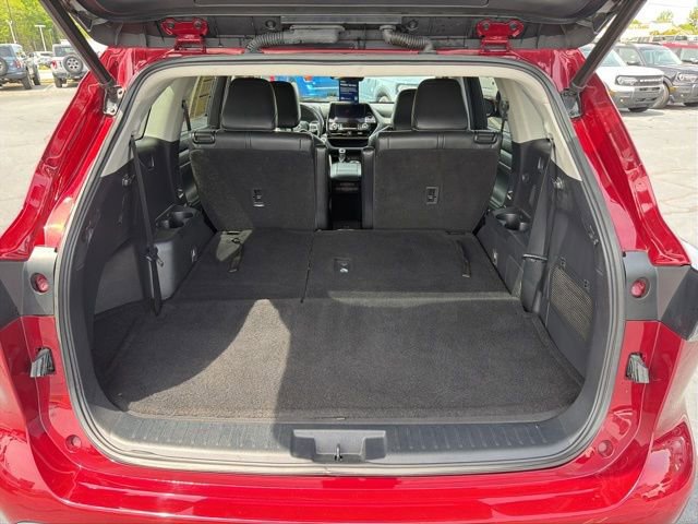 Used 2023 Toyota Highlander XLE FWD image 12