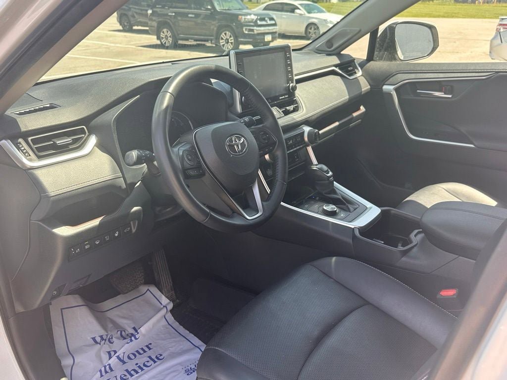 Used 2022 Toyota RAV4 Limited AWD/4WD image 11