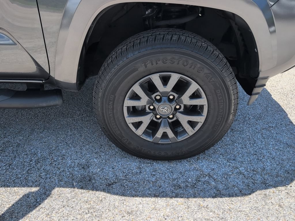 Used 2023 Toyota Tacoma SR5 AWD/4WD image 15