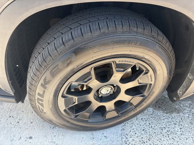 Used 2024 Toyota Highlander XLE image 9