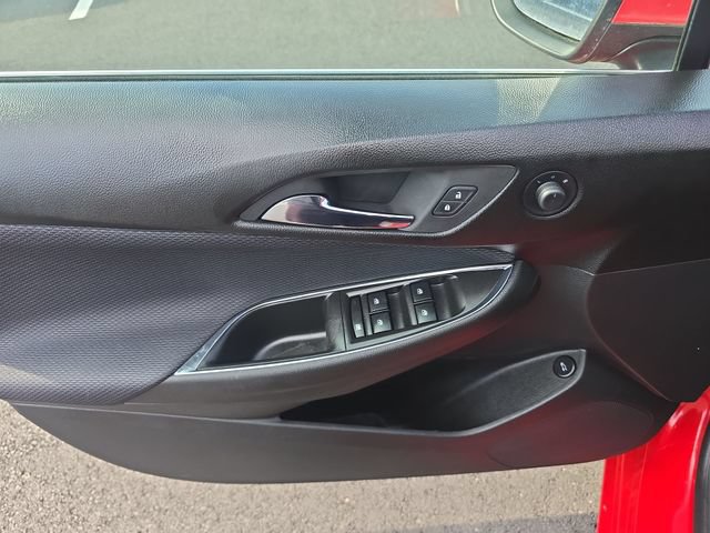 Used 2018 Chevrolet Cruze LT w/ Convenience Package FWD image 13