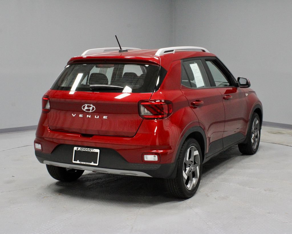 Used 2025 Hyundai Venue SEL FWD image 11