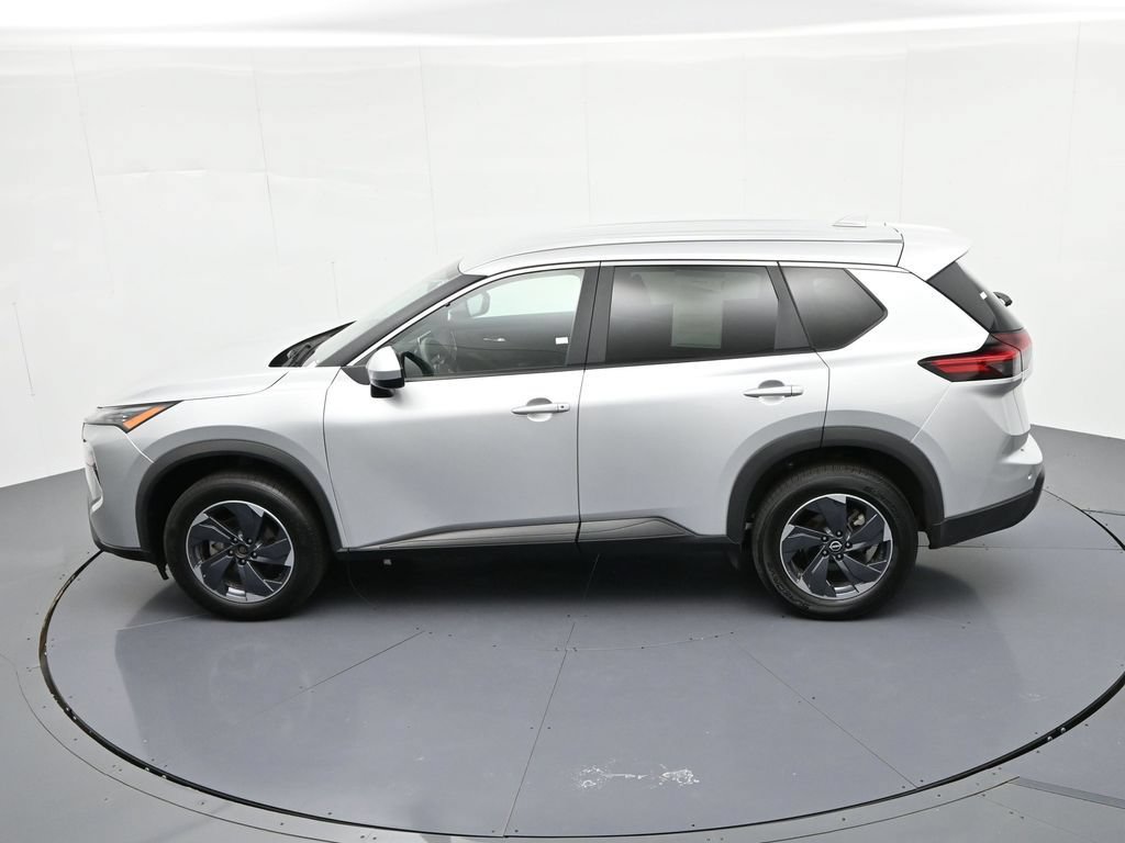 Used 2024 Nissan Rogue SV FWD image 17