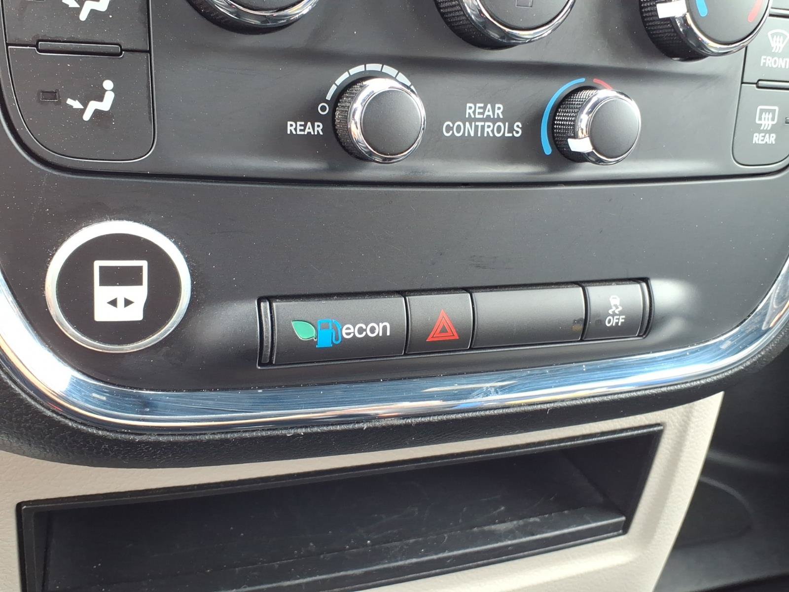 Used 2019 Dodge Grand Caravan SXT FWD image 18