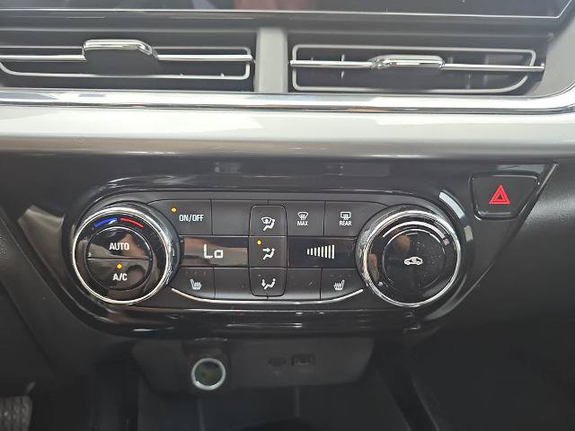 Used 2025 Chevrolet Trax LT w/ LT Convenience Package FWD image 22