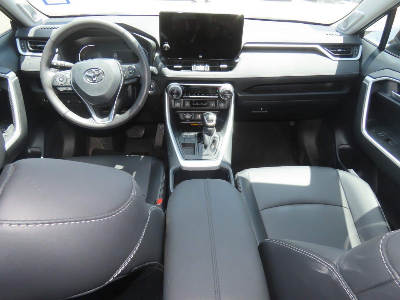 Used 2025 Toyota RAV4 XLE Premium w/ Weather Package FWD image 18