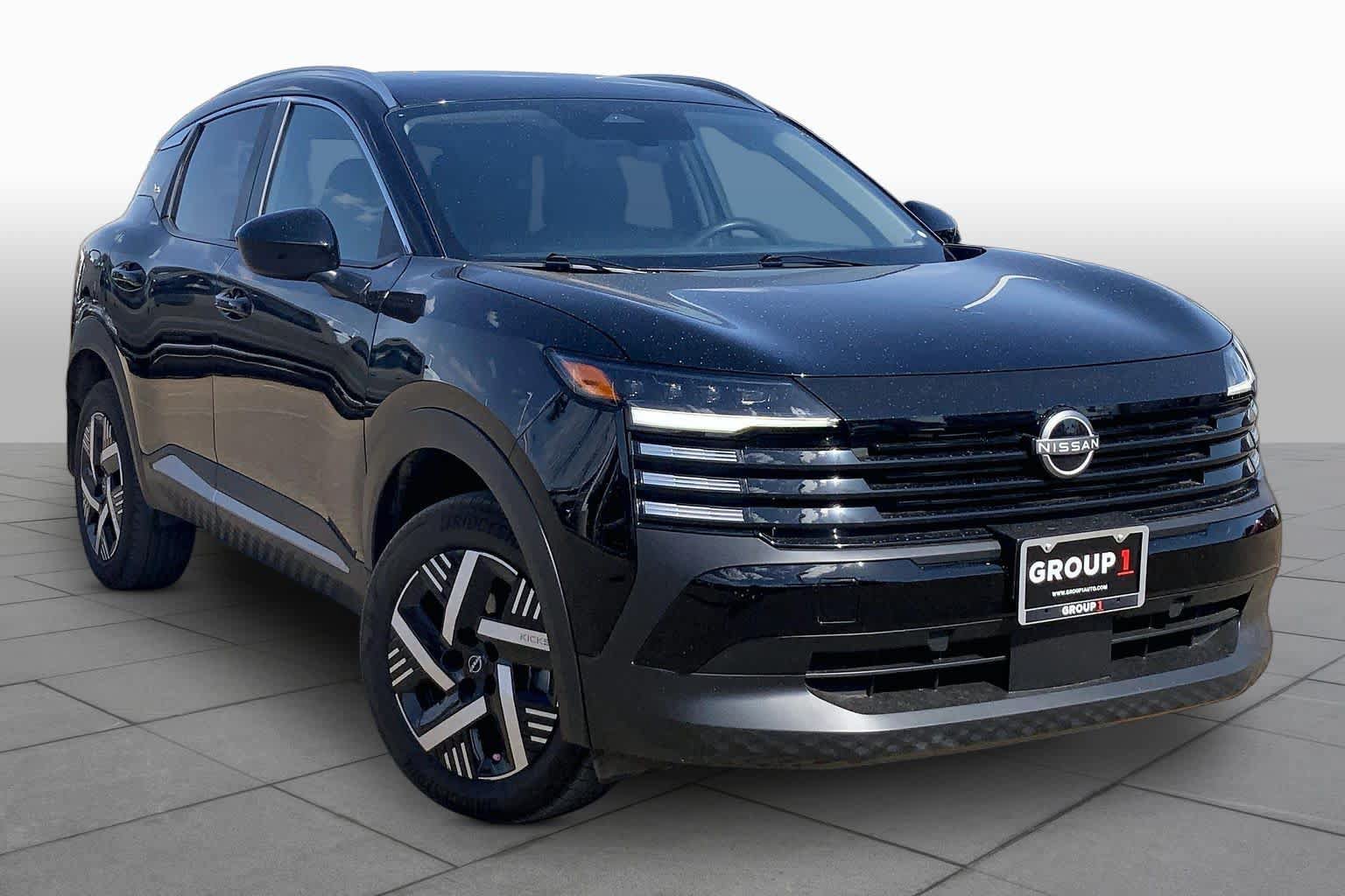 Used 2025 Nissan Kicks SV w/ SV Premium Package FWD image 3