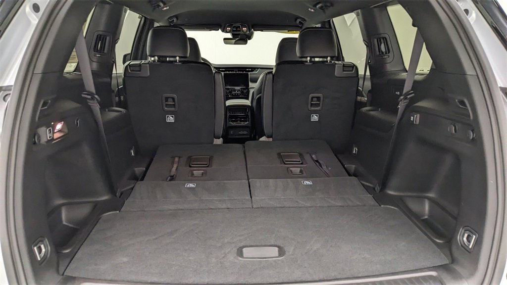 Used 2025 Jeep Grand Cherokee L Limited image 8