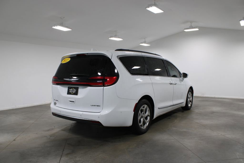 Used 2022 Chrysler Pacifica Limited image 5