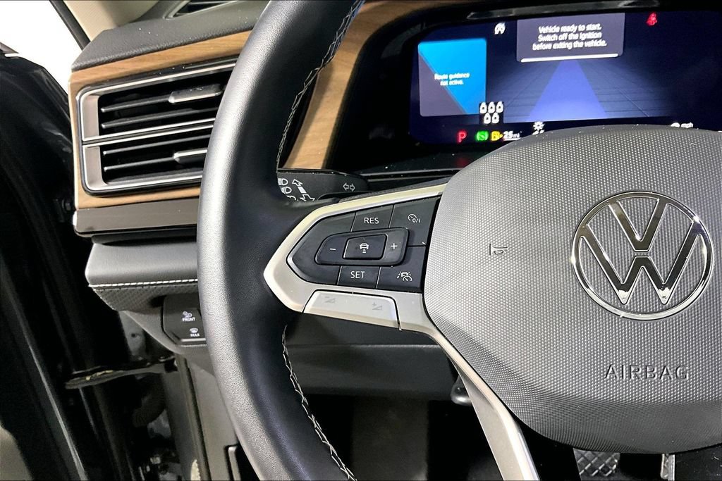 Used 2025 Volkswagen Atlas SE FWD image 14