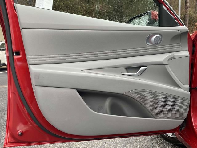 Used 2025 Hyundai Elantra SEL w/ Cargo Package image 18