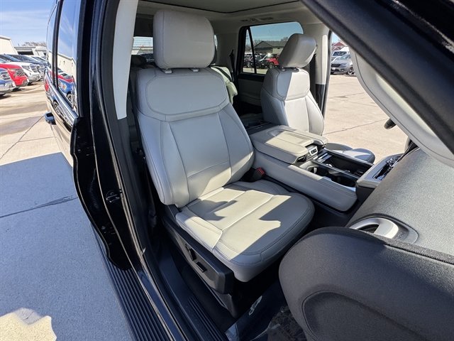 Certified 2025 Ford Expedition Active AWD/4WD image 28