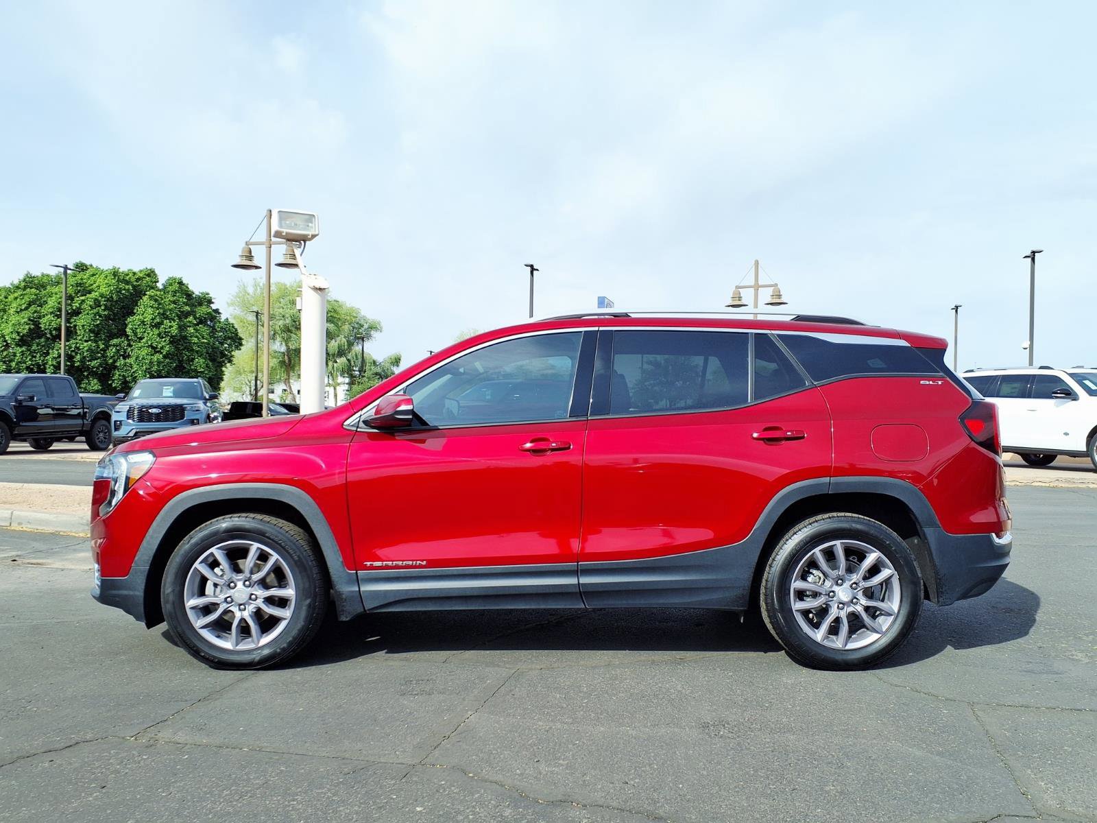 Used 2023 GMC Terrain SLT image 6