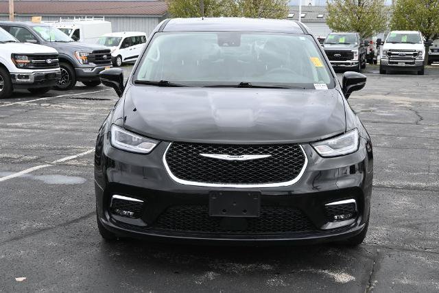 Used 2024 Chrysler Pacifica Touring-L AWD/4WD image 6