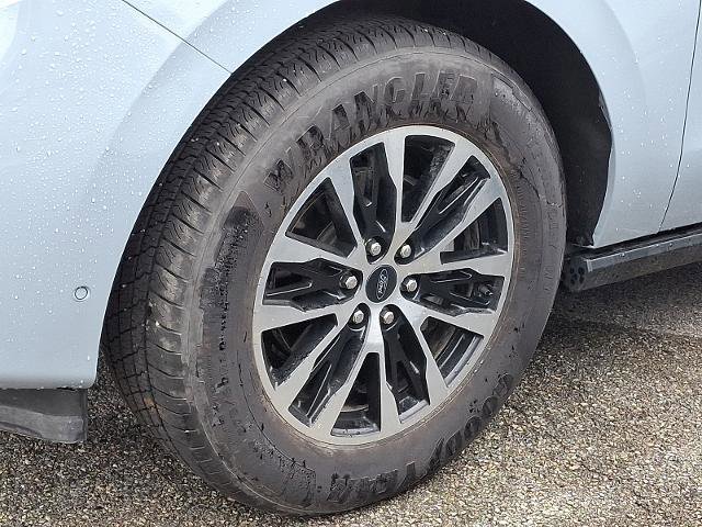 Certified 2025 Ford Expedition Platinum image 4