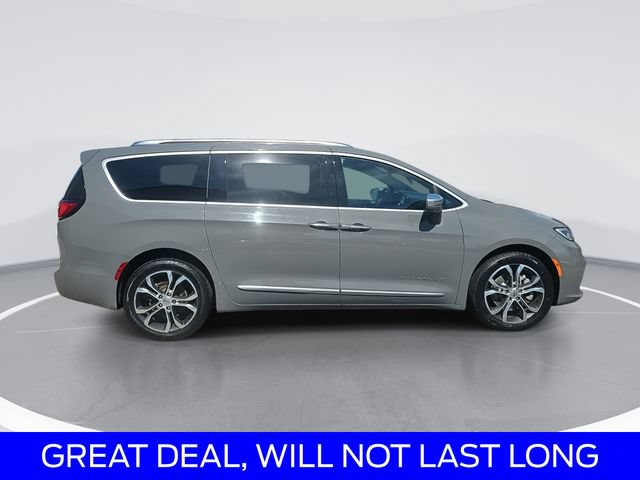 Used 2022 Chrysler Pacifica Pinnacle AWD/4WD image 6