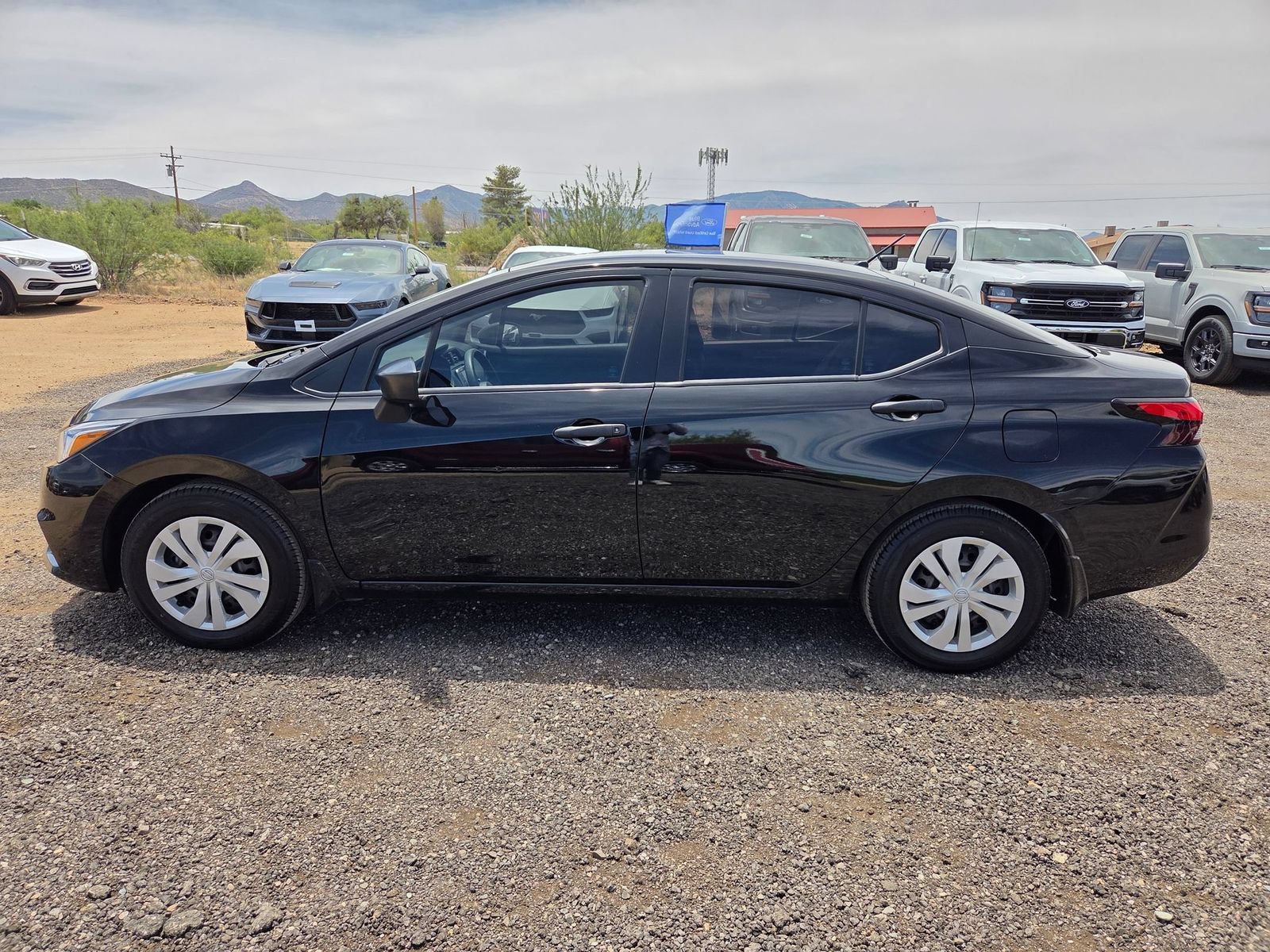 Used 2022 Nissan Versa S FWD image 9