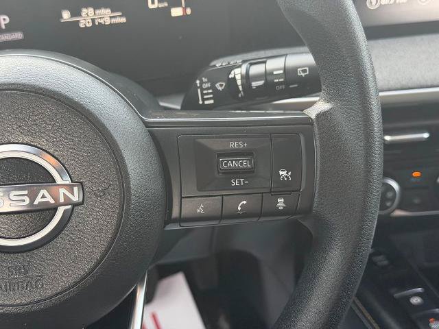 Used 2025 Nissan Kicks SV AWD/4WD image 17