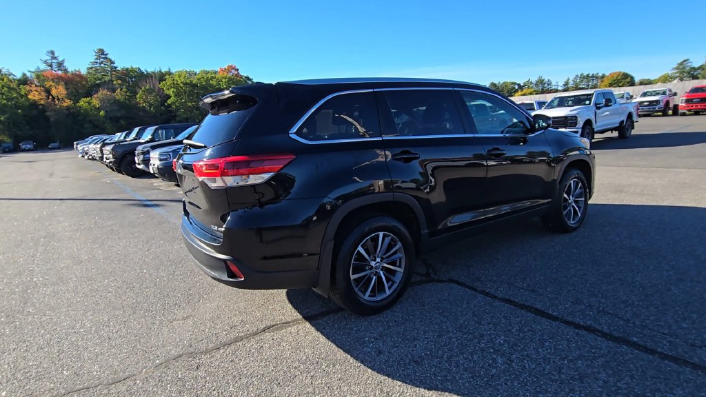 Used 2019 Toyota Highlander XLE w/ Carpet Mat Package (TMS) AWD/4WD image 20