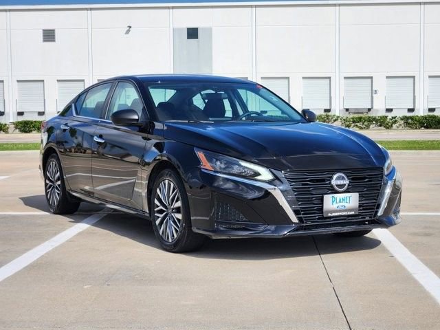 Used 2025 Nissan Altima 2.5 SV FWD image 3