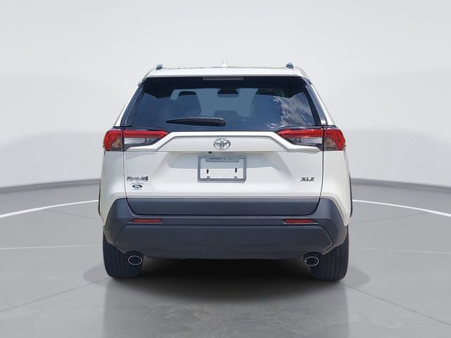 Used 2022 Toyota RAV4 XLE Premium FWD image 4