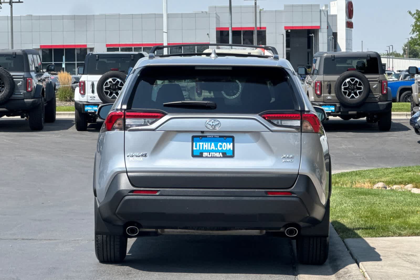 Used 2025 Toyota RAV4 XLE w/ Convenience Package AWD/4WD image 7