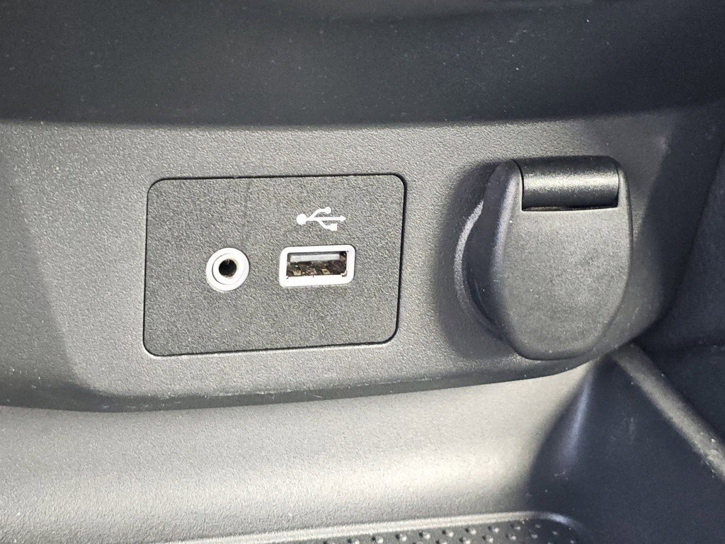 Used 2018 Nissan Rogue SV AWD/4WD image 14